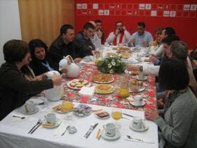 El PSOE compartió con la prensa local su tradicional desayuno navideño