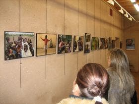 La muestra fotográfica «La sonrisa de Africa», auspiciada por el «Rotary Club», en el Centro Cultural Integrado «Isabel La Católica»