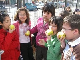 Nuestra Señora de las Mercedes promociona con los “Miércoles de la Fruta” la alimentación sana