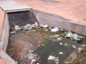 “Vertedero” a la entrada del río Zapardiel en Medina del Campo