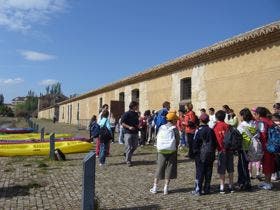 Los alumnos del Colegio «Pedro I» de Tordesillas inauguraron ayer, en Rioseco, el programa «La aventura del canal»