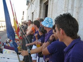 El chupinazo lanzado por la peña «La Jarana» inauguró las fiestas de «Los Novillos» de Nava del Rey