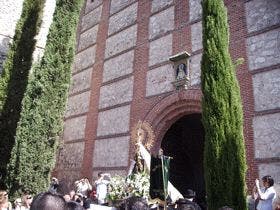 Reposteros en las calles y campanas en las torres para la patrona de Olmedo, Nuestra Señora de la Soterraña