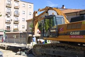 Una retroexcavadora del colector norte «toca» los cables de Iberdrola y deja sin luz a 3.100 clientes durante media hora