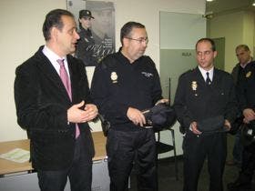 Vadillo presentó los nuevos uniformes de la Policía Nacional