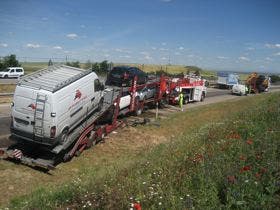 Un alcance entre dos camiones causa un herido leve y provoca retenciones en la A-6