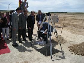 Colocada la primera piedra del nuevo centro logístico de Gadisa en Medina del Campo