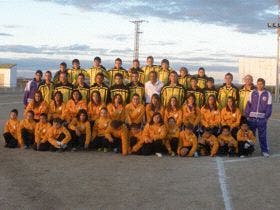 El Club Rayo Cenobia (Matapozuelos) presentó a sus jugadores y equipos