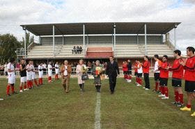 Rueda: El subdelegado Vadillo y el alcalde inauguraron la remodelación de campo de fútbol