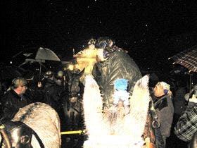 Nava del Rey: La Virgen de los «Pegotes» retornó a su ermita en medio de una lluvia torrencial