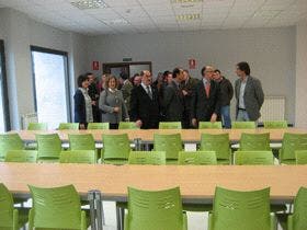 El consejero de Familia e Igualdad de Oportunidades, César Antón, inauguró el Albergue Juvenil de Medina del Campo