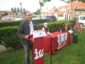 IU de Medina del Campo explicó el problema que supone para el Barrio de Santiago la carretera de Nava del Rey