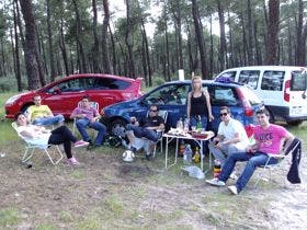 Lomoviejo celebró el «Lunes de aguas» en el Pinar de Serranos