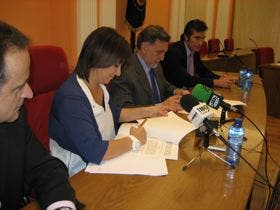 El delegado del Gobierno y la alcaldesa firman la adhesión de la Policía Local de Medina del Campo al sistema VioGen