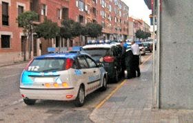 Medina del Campo: Un policía municipal en solitario detiene, tras una persecución por el centro, a dos rumanos ebrios y a la mujer que los acompañaba en el coche