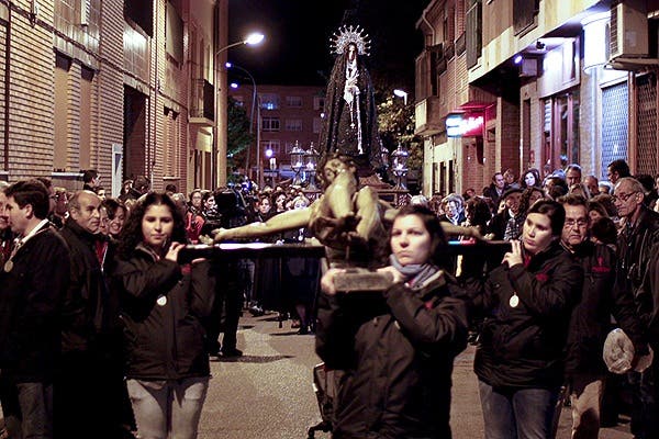 Medina del Campo: La Soledad y el Cristo de los Rosarios de Penitencia desfilaron con motivo de la concentración de Mujeres Cofrades