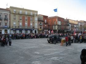 La lectura de los manifiestos de UGT y CC.OO. pone fin a la manifestación celebrada en Medina del Campo