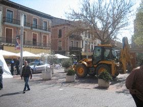 Medina del Campo: El Ayuntamiento «corrige» a un bar cuya terraza invadió un espacio no autorizado