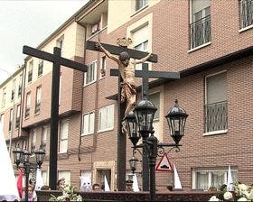 Medina del Campo: La nueva «Procesión del Calvario» sorteó la lluvia y salió a las calles