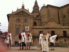 Nava del Rey: El pregón a caballo abrió ayer de forma oficial la Semana Santa