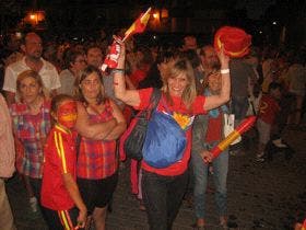 Medina se echa a la calle para festejar la hazaña de «La Roja»