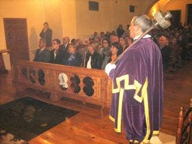 Medina del Campo: El Ayuntamiento cumplió con el voto secular de asistencia a misa, bajo mazas, el día de Santa Teresa