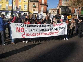 Medina del Campo: Decenas de personas se manifiestan en contra de los recortes en Dependencia