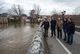 Viana de Cega y Mojados: El desbordamiento del Cega obliga a desalojar a 17 familias