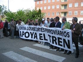 La Plataforma en Defensa del Tren se manifiesta en Medina contra los recortes ferroviarios