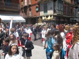 Medina del Campo: Miles de medinenses participaron en la procesión del Corpus