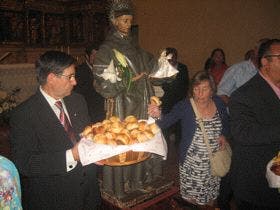 Medina de Campo recuperó hoy la procesión de San Antonio, tras lustros de ausencia