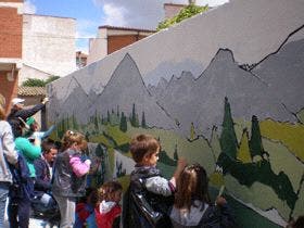 Pedrajas de San Esteban decoró el Paseo de las Farolas, con una pintada popular