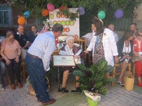 Matapozuelos: Fiesta en la Residencia «El Palacio» con motivo del 104 cumpleaños de doña María Martín