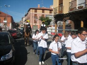 Medina del Campo: Pasacalles a la antigua usanza para conducir al vecindario a la corrida goyesca