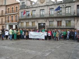 Más de 300 personas se concentran en Medina contra la LOMCE