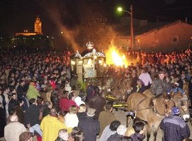 Nava del Rey: La Virgen de los Pegotes «luce palmito» en los pueblos de la sierra madrileña