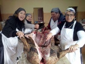 Pozaldez: 800 personas participaron en la «Fiesta del colesterol», degustando las carnes del cerdo «Biembe»