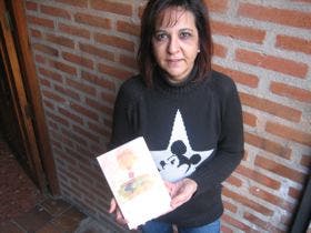 Medina del Campo: Aurora Martín, coautora con otras 24 afectadas por la Linfangioleiomiomatosis del libro «Raras pero interesantes»