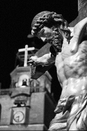 «Pareja perfecta» de Juan Carlos Rebollo, ganadora del Concurso de Fotografía Sobre la Semana Santa Medinense