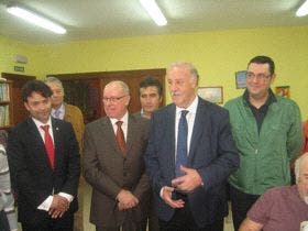 Tordesillas: Vicente del Bosque visita el Taller Ocupacional bautizado con su nombre