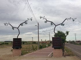 Nava del Rey inaugura hoy el Monumento al Vino