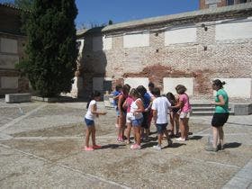 Una quincena de niños participa en el taller “Entre reyes anda el juego”, en el Palacio Real Testamentario