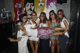 Medina del Campo: El Boulevard celebró su fiesta «Flower Power»