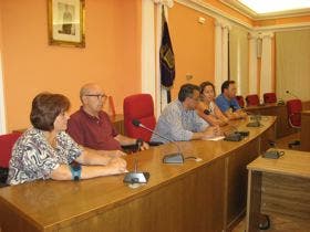 La Comisión de Festejos da el aprobado al desfile de carrozas y las actuaciones de las orquestas en San Antolín