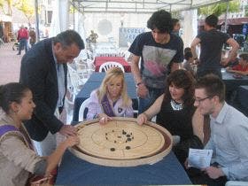 Medina del Campo: A golpe de juego de rol, el Ayuntamiento inauguró la «Frikiferia»