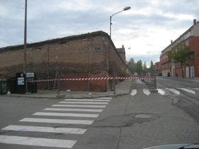 La fachada del Hospital Simón Ruiz de Medina del Campo, vallada