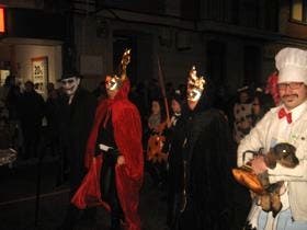 Medina del Campo: Un verdadero gentío recorre las calles en el desfile de Carnaval