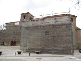 Pozal de Gallinas: Comenzaron las obras de restauración de la fachada sur de la iglesia