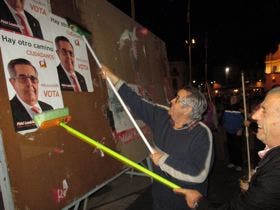 Con la pegada de carteles arranca la campaña electoral en Medina del Campo