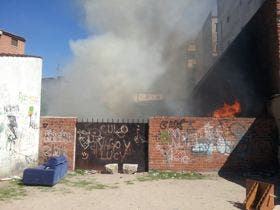 Medina del Campo: Un incendio en el Callejón de los Toreros provoca la inquietud en el centro urbano